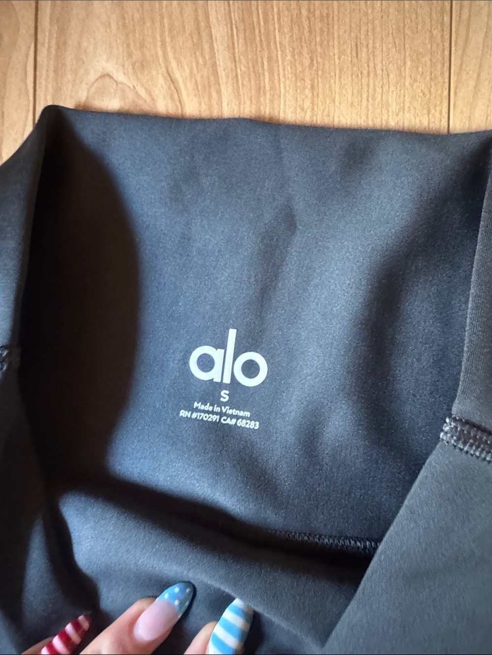 ALO Yoga Performance Leggings - Picture 2 of 3